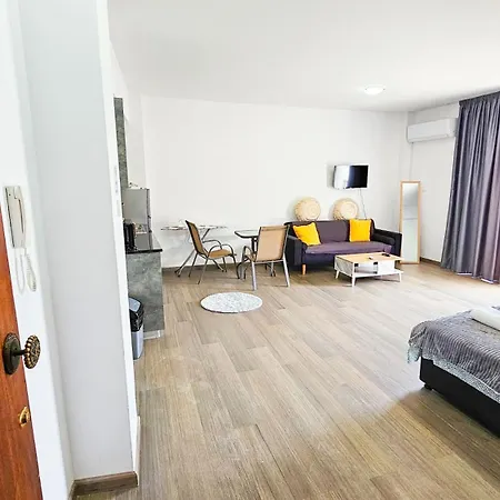 Unique Cozy Studio, 150m From Chabad Lubavitch Lägenhet