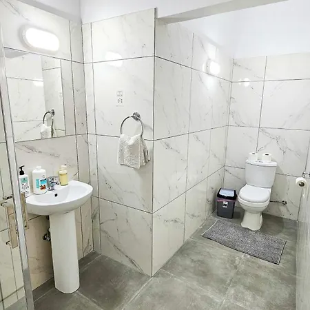 Unique Cozy Studio, 150m From Chabad Lubavitch Apartman